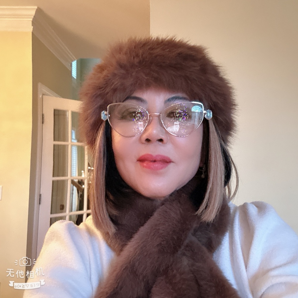 Meet your Posher, April